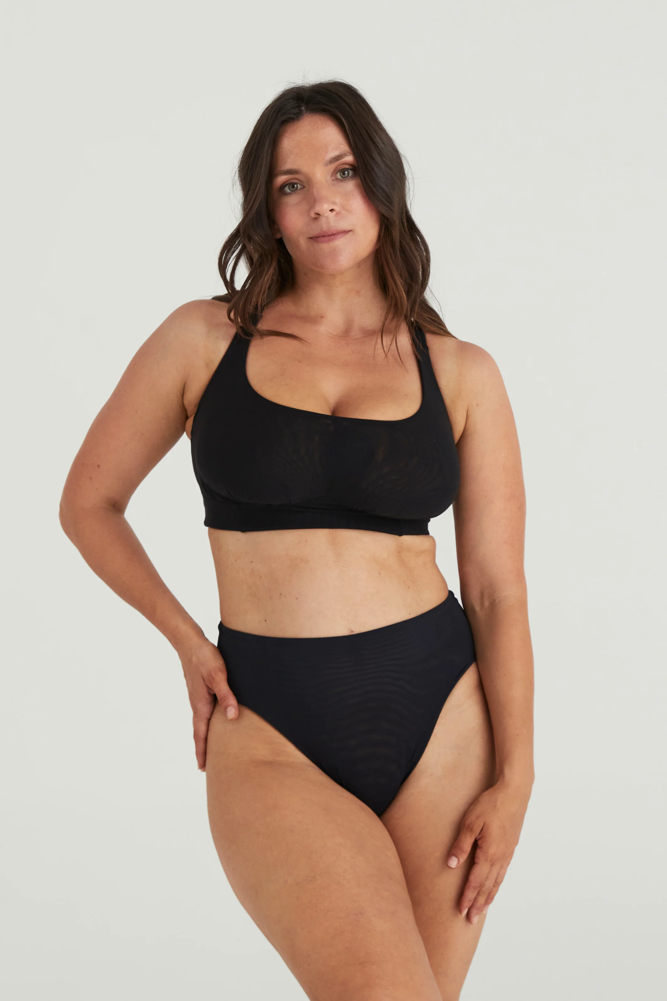 BUSTY BASICS CROP - BLACK