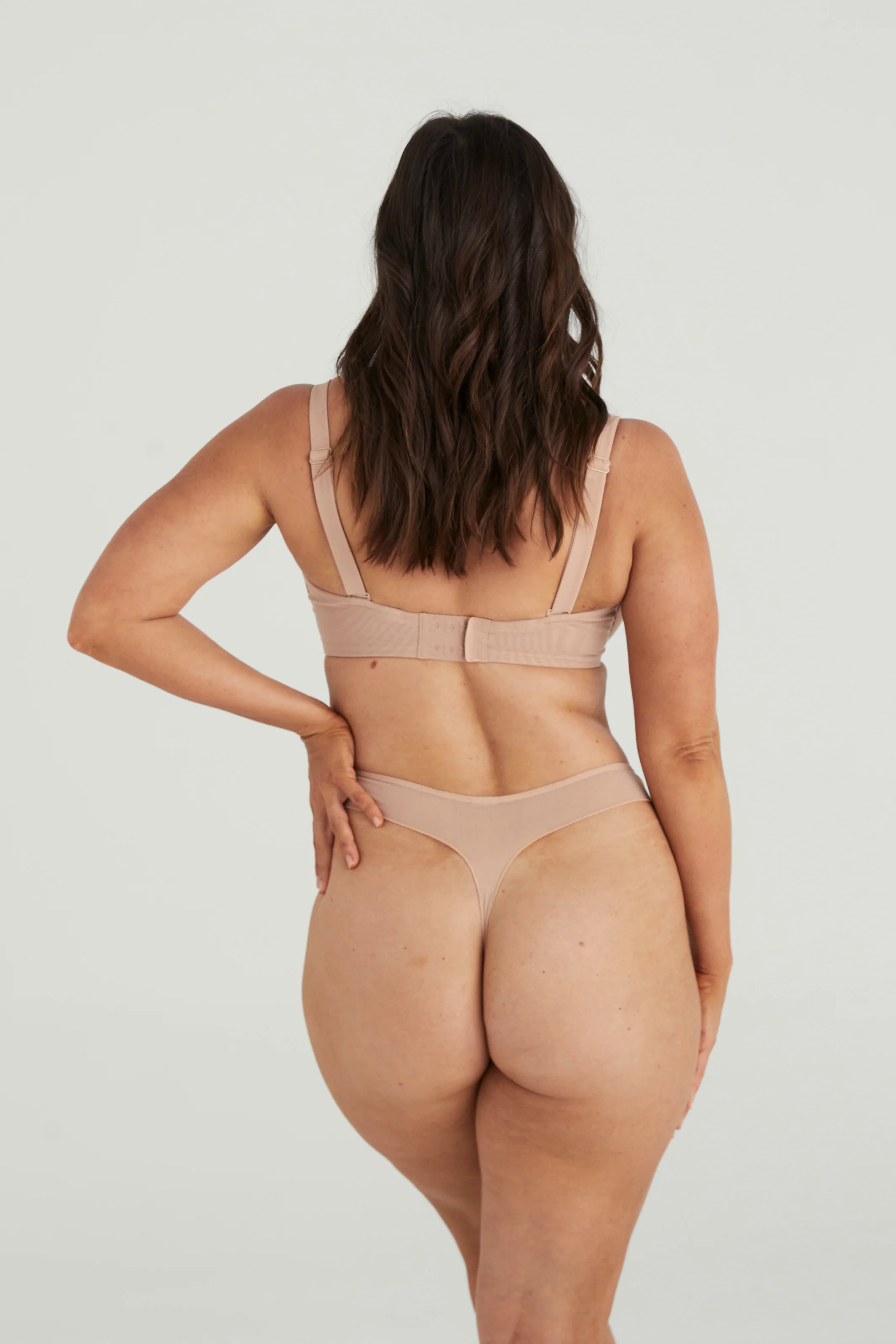 BUSTY BASICS KNICKERS - G-STRING - LATTE