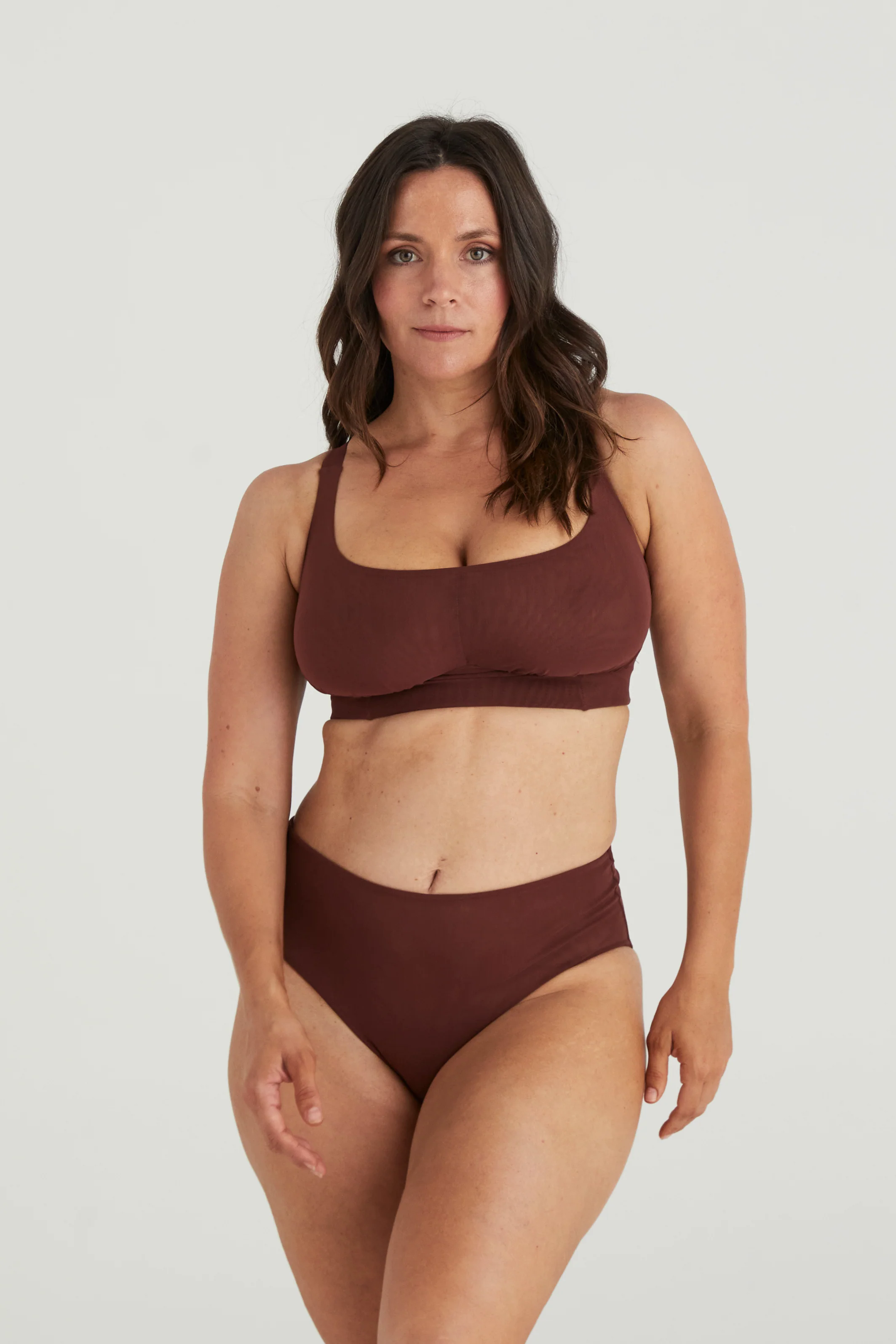 BUSTY BASICS CROP - CLOVE